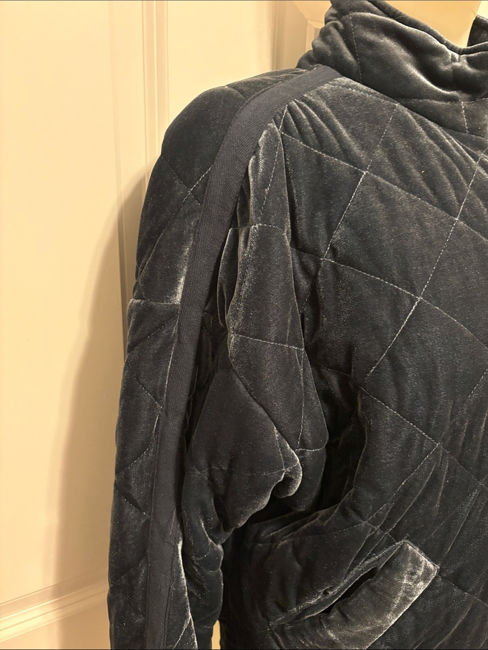 Avec Les Filles Quilted Velvet Full-Zip Jacket - Navy - Picture 4 of 5